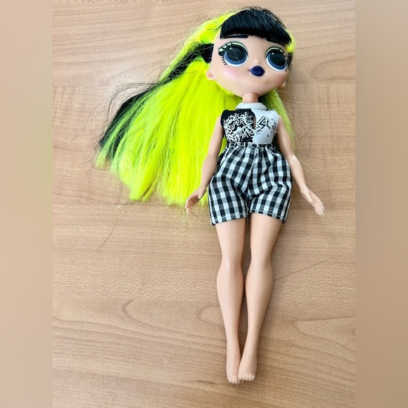 LOL SURPRISE OMG REMIX SUPER SURPRISE BHAD GURL Heavy Metal Doll toys - Picture 1 of 3
